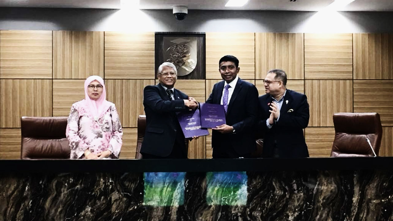 Signing of MOU between UiTM and Reveron Consulting